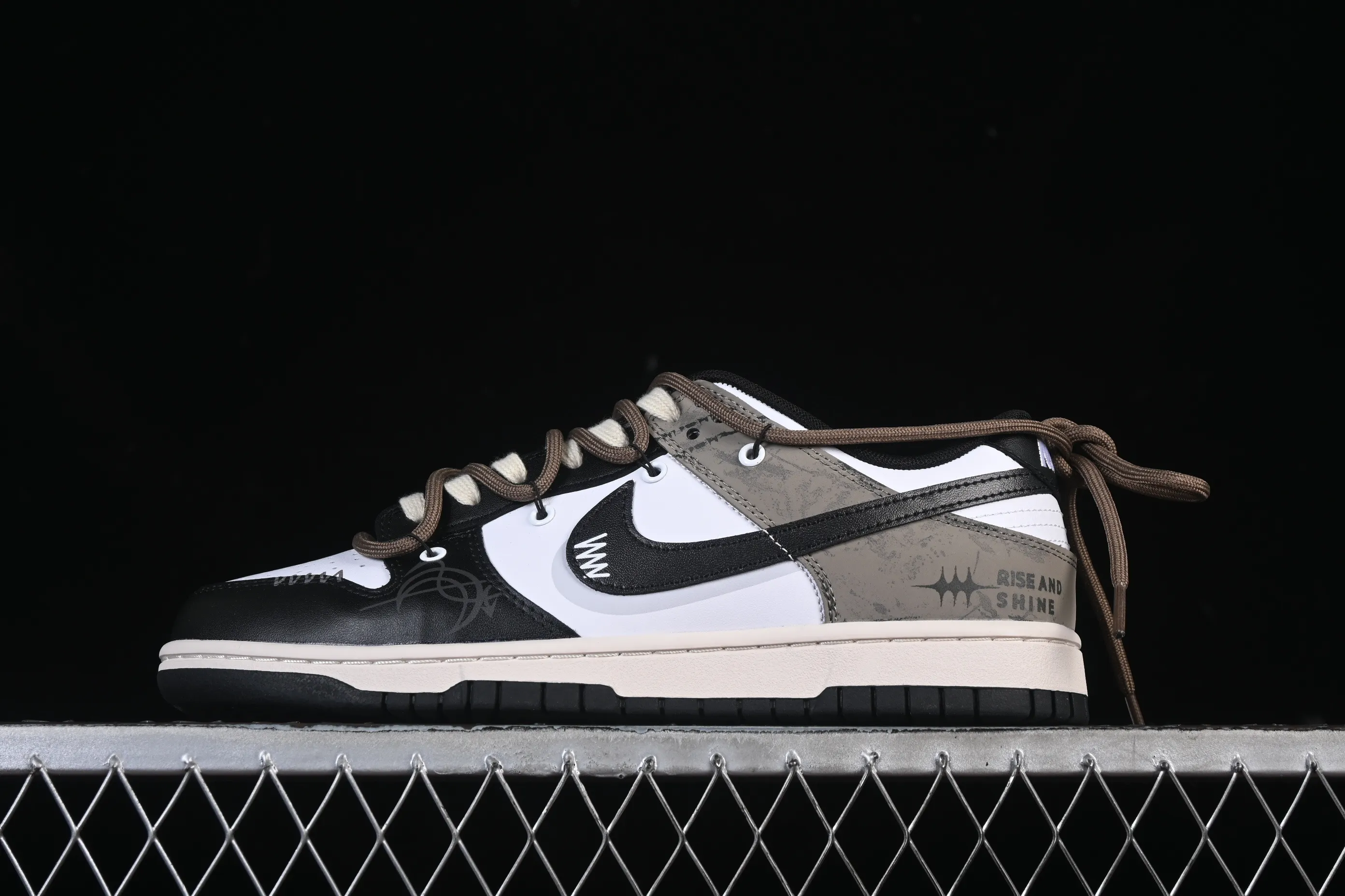 All categories Nk SB Dunk Series Nk SB Dunk Low High-end customized low-top sneakers Nike SB Dunk Low "Just Do It" straps Anniversary high-end customized low-top casual sneakers DD1503-101